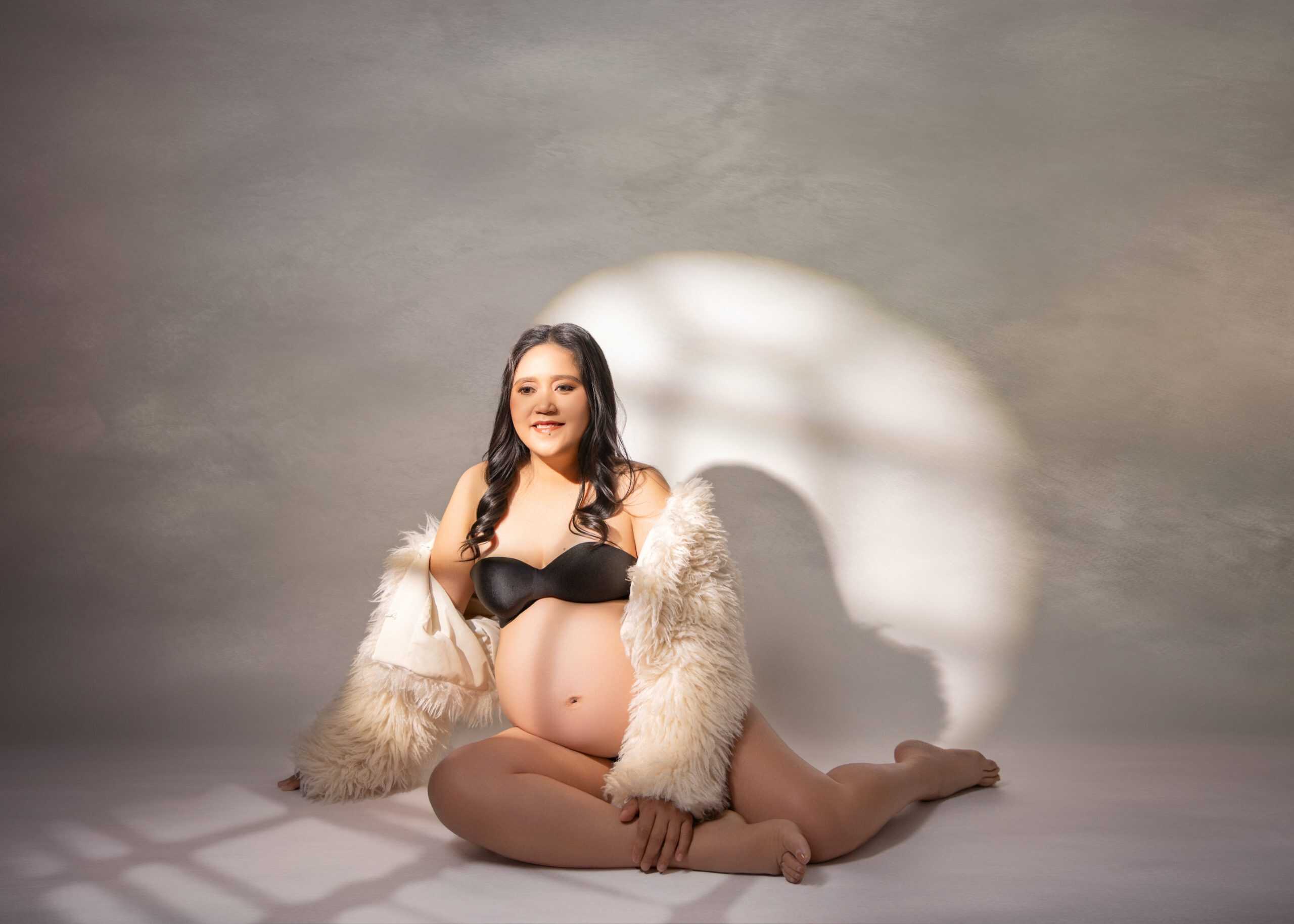 Modern and timeless high fashion maternity photo in Edmonton