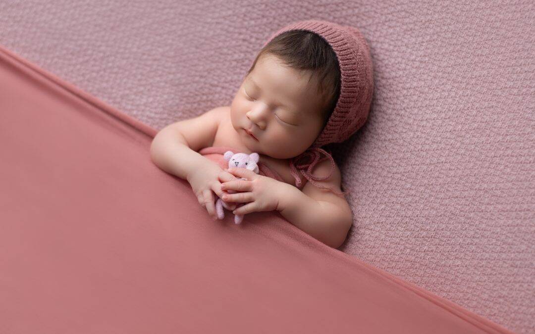 Top 5 Poses for Dreamy Newborn Photography (And How I Capture Them)