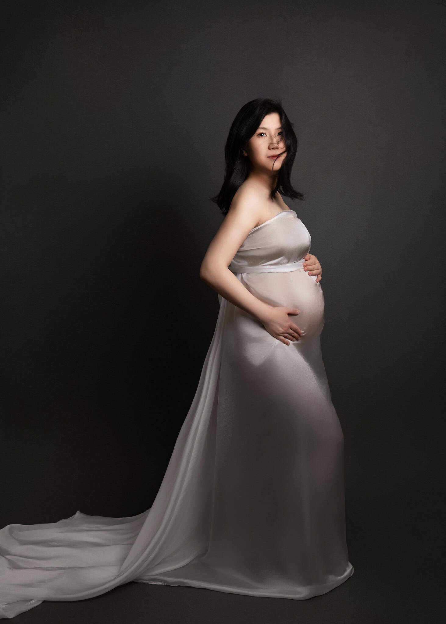 maternity portrait with wind blow mom's hair