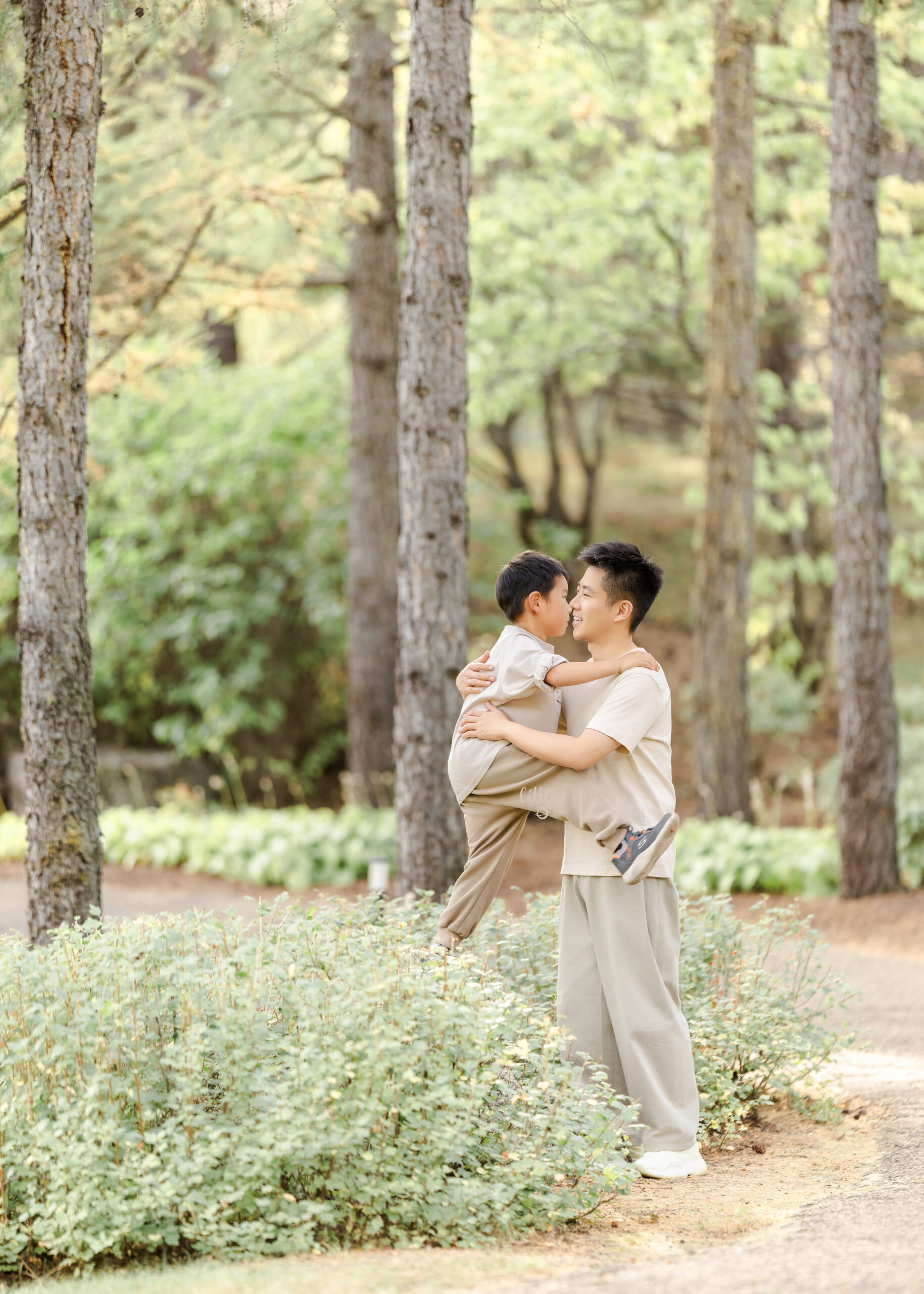 Father lifting his child during a storytelling family session, full of joy and laughter.