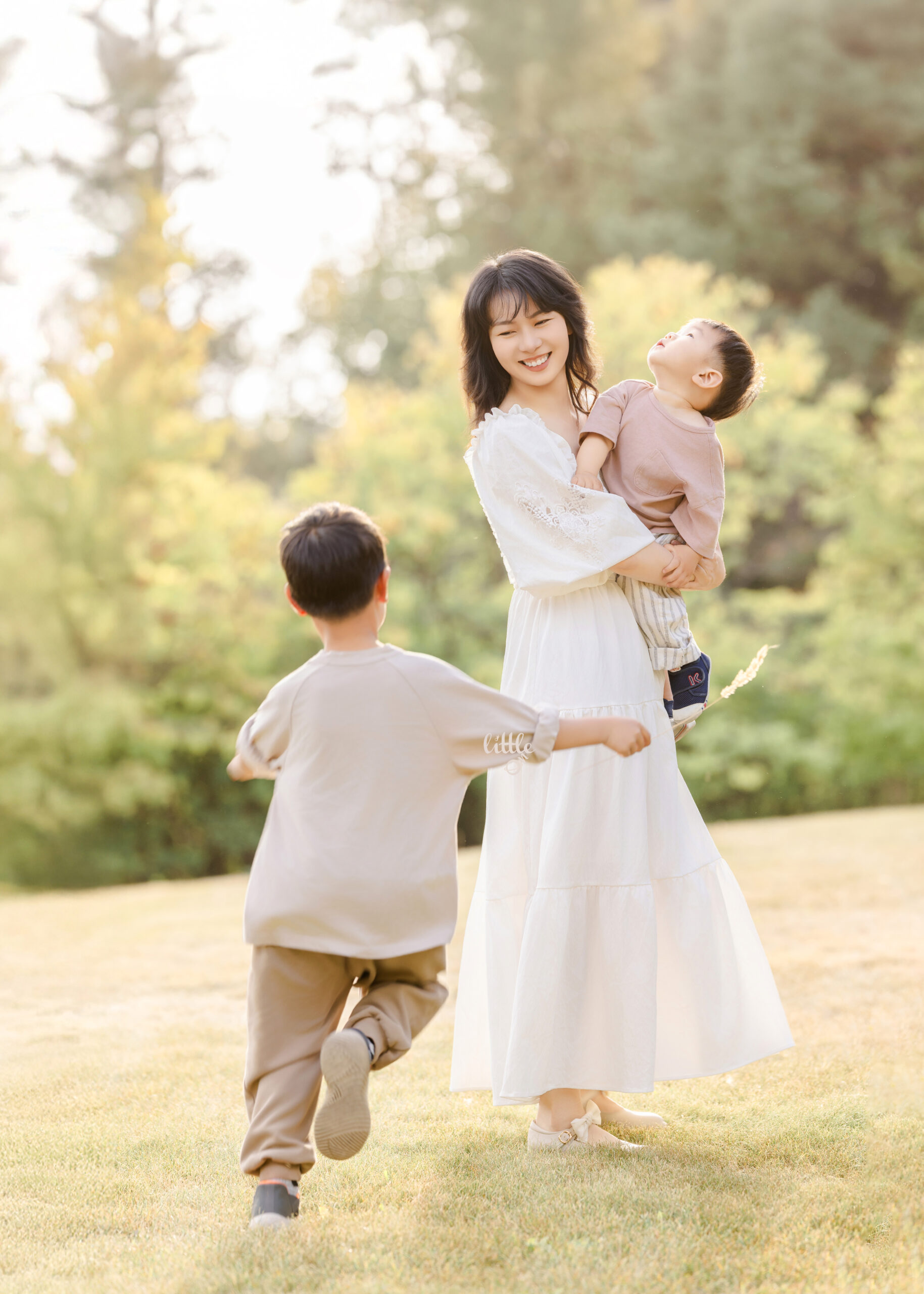 Lifestyle family photoshoot showing playful moments and genuine emotions.