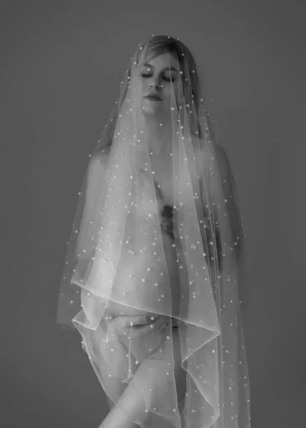 Minimalist nude maternity portrait celebrating motherhood – Edmonton professional photography